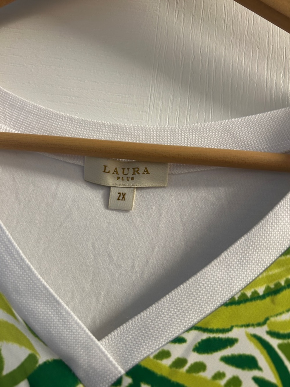 LAURA PLUS V-Neck Short Sleeve Tie-Hem Tee in Green & White - Picture 3 of 5